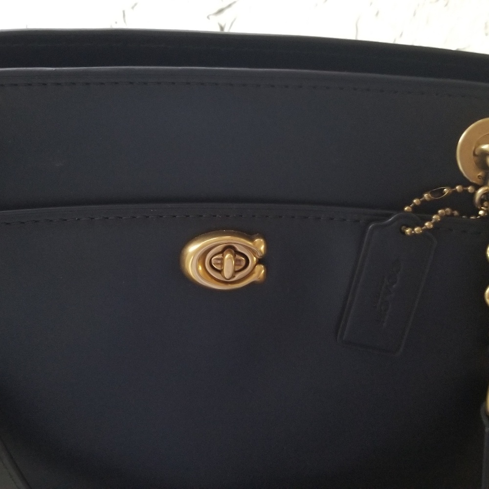 Coach Ladies Bag. - Picture 3 of 7